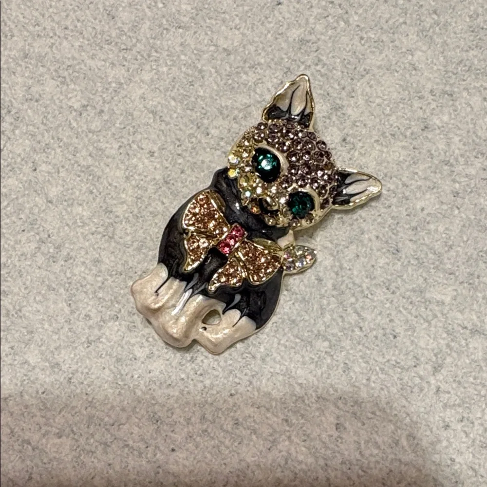 🌹New ArrivalRhinestone Cat Pin Brooch - Black and White with Gold Bow